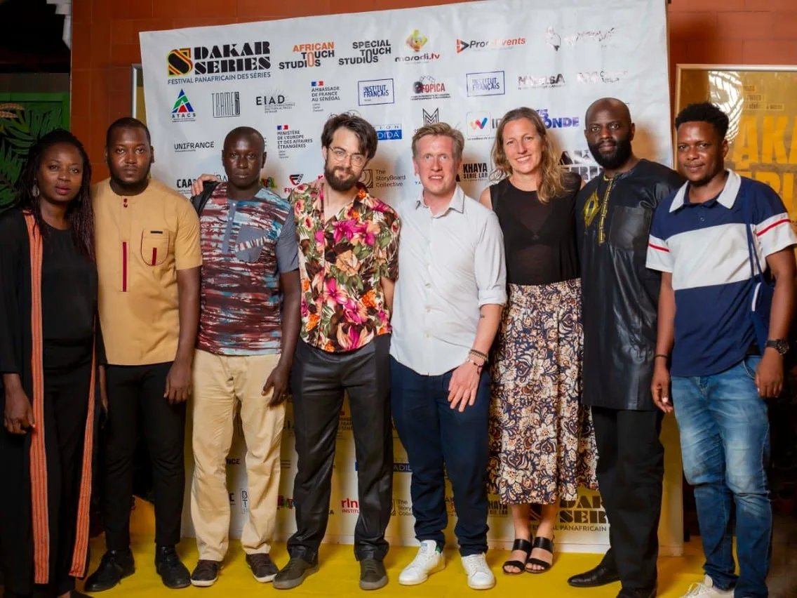 L'équipe de BATAO et ses partenaires à l'entrée du festival Dakar Séries